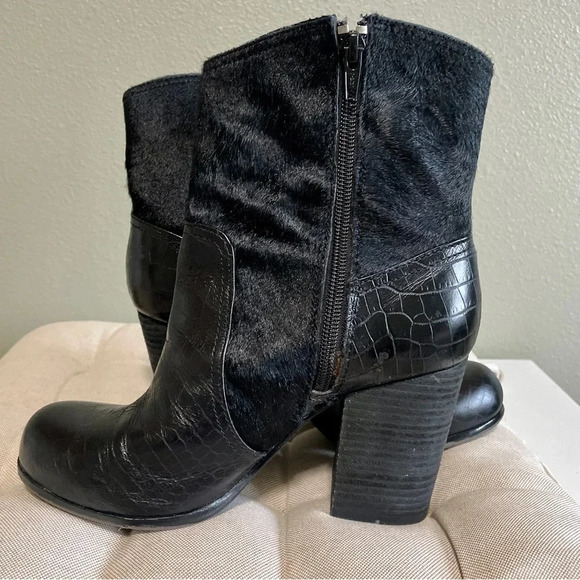 Vince Camuto Bennie Ankle Boots - Picture 3 of 7